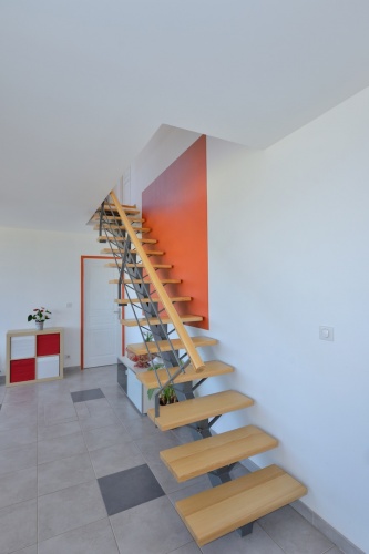 MAISON CONTEMPORAINE BIOCLIMATIQUE : ESCALIER