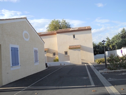 Centre communal,commerce,gîtes et logement de fonction.
