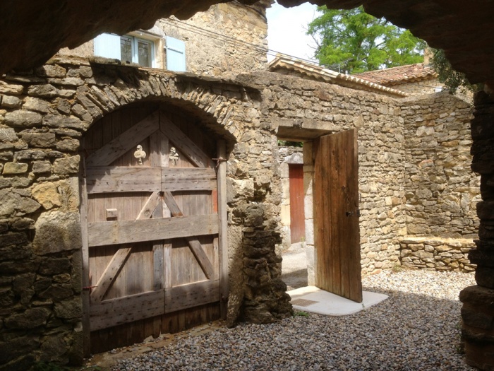 MAISON PROVENALE : Vue de l'entre