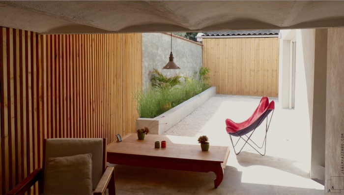 Cration dun Loft  lAppartement Jardin  : renovation-loft-terrasse-en-ville-marseille-pergola-bois-contemporainre-jeremy-azzaro-architecte